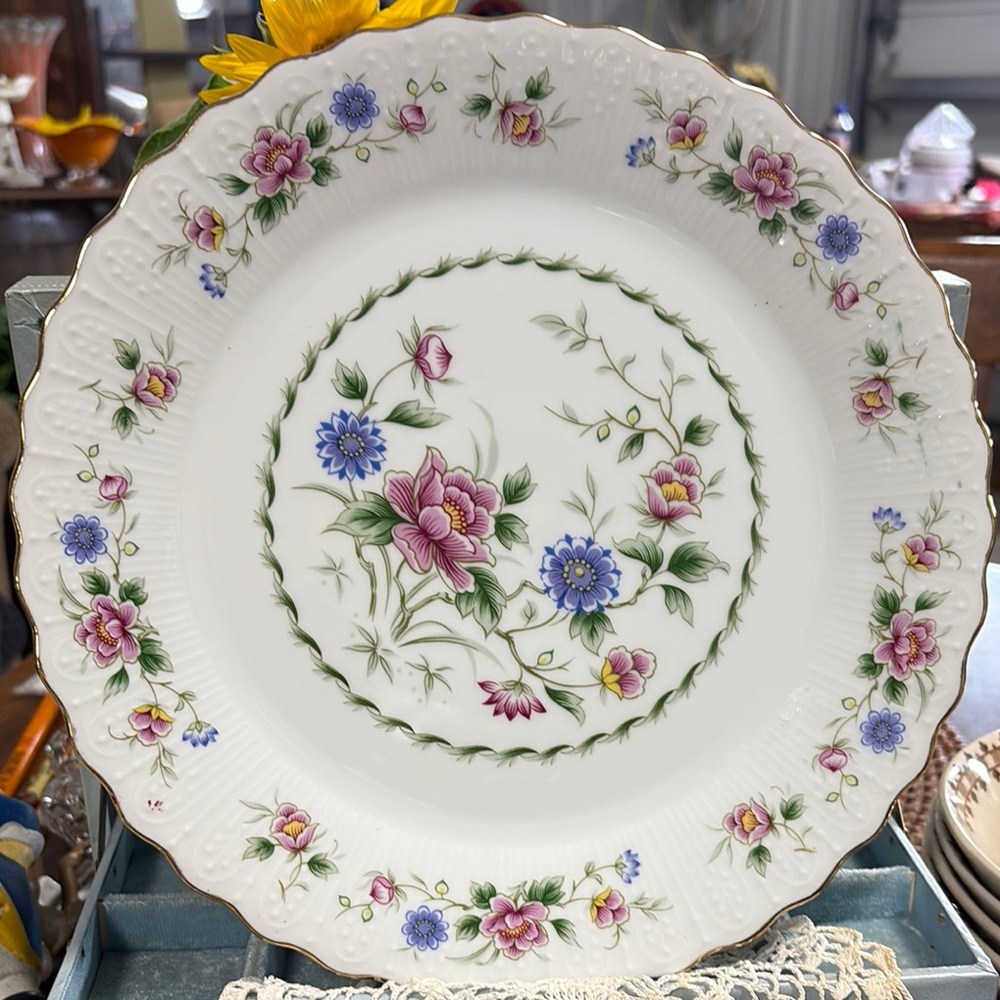 Andrea By Sadek White and Pink Floral Cake or serving plate 
L